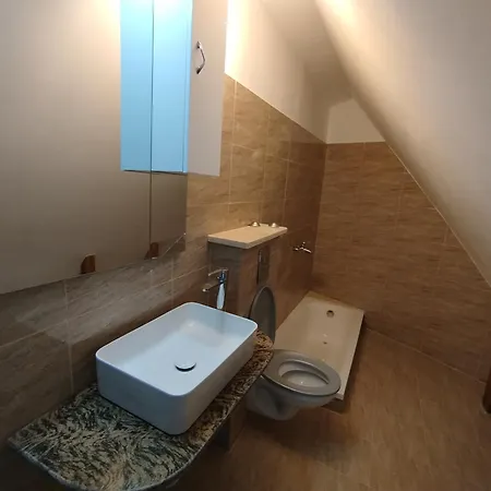 Casuta Din 3* בראשוב