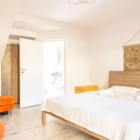 בית הארחה Casuta Din