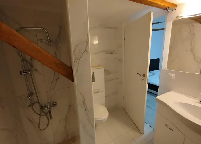 بيت ضيافة Casuta Din 3*