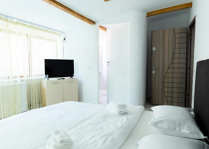 بيت ضيافة Casuta Din