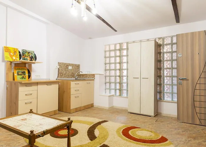 بيت ضيافة Casuta Din