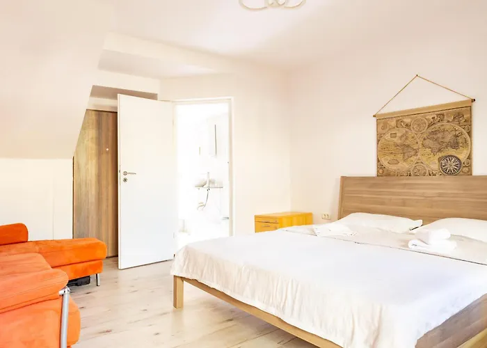 بيت ضيافة Casuta Din